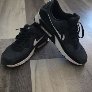 Nike Men's Black and White Sneakers